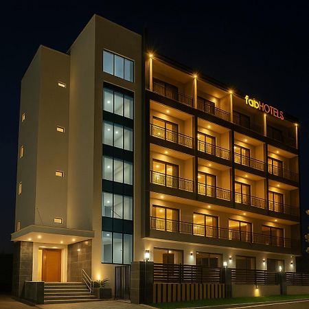 Fabhotel Satyam International Нойда Экстерьер фото